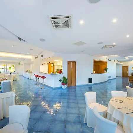 Sole Splendid فندق 4*