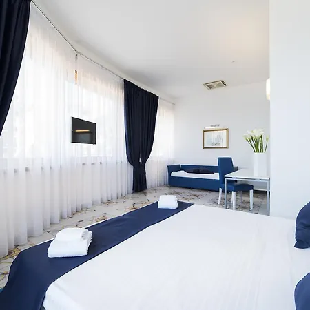 Sole Splendid 4* مايوري